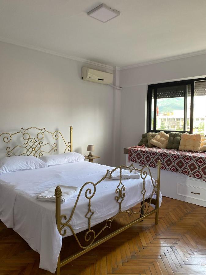 Entire Serviced Apartment With A Beautiful View Tiranë Ngoại thất bức ảnh