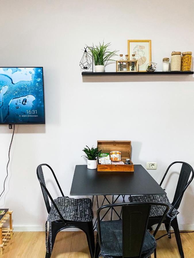 Entire Serviced Apartment With A Beautiful View Tiranë Ngoại thất bức ảnh