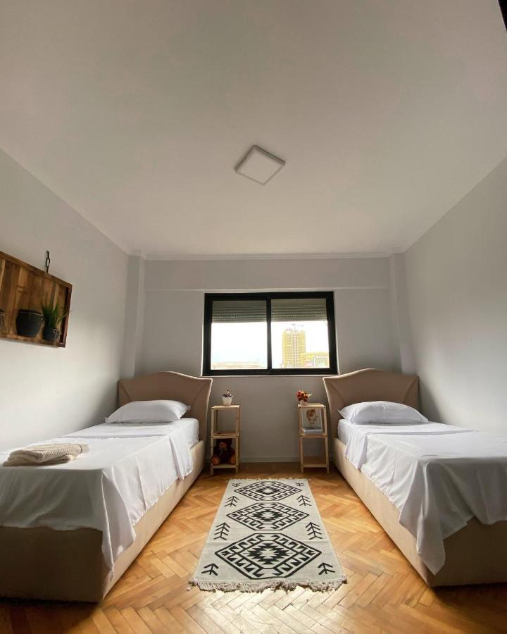 Entire Serviced Apartment With A Beautiful View Tiranë Ngoại thất bức ảnh